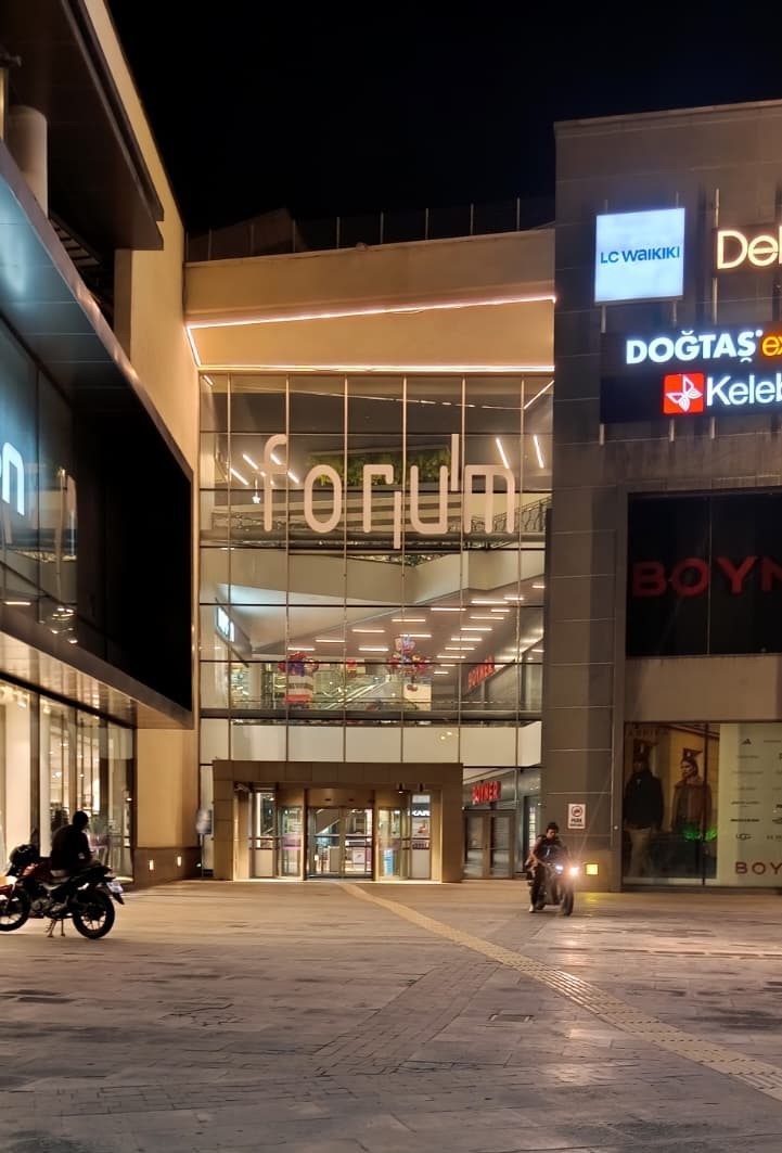 FORUM KAYSERİ ÖNÜNDE BIÇAKLI KAVGA