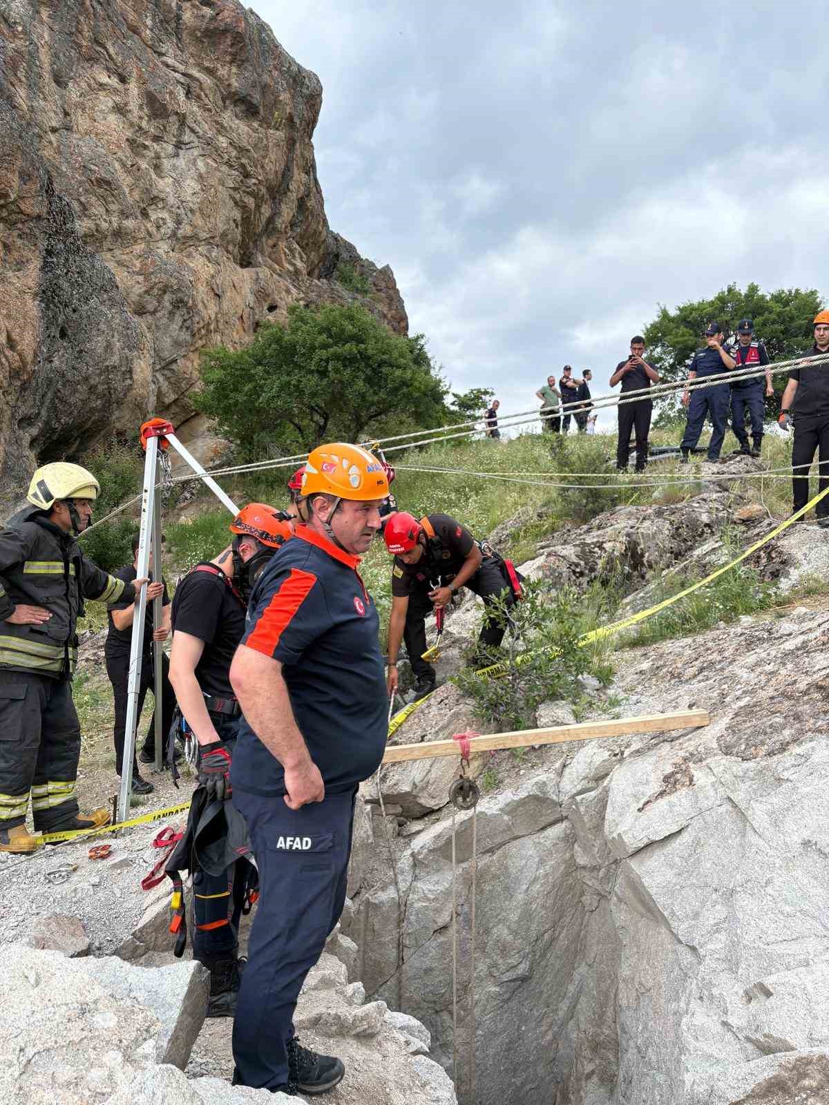 KONYA’DA 2 KİŞİ DEFİNE ARAMAK İÇİN AÇTIKLARI KUYUDA HAYATINI KAYBETTİ
