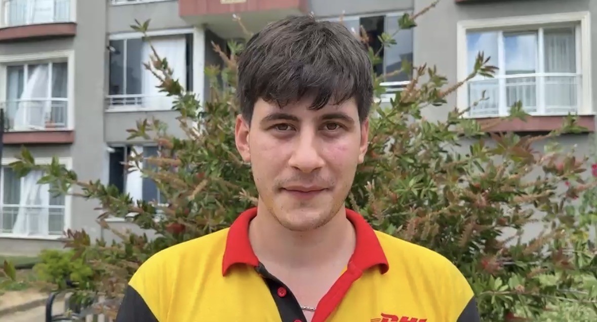 YAĞMUR SUYU BORUSUNA SIKIŞAN YAVRU KEDİ UZUN UĞRAŞLAR SONRASINDA KURTARILDI