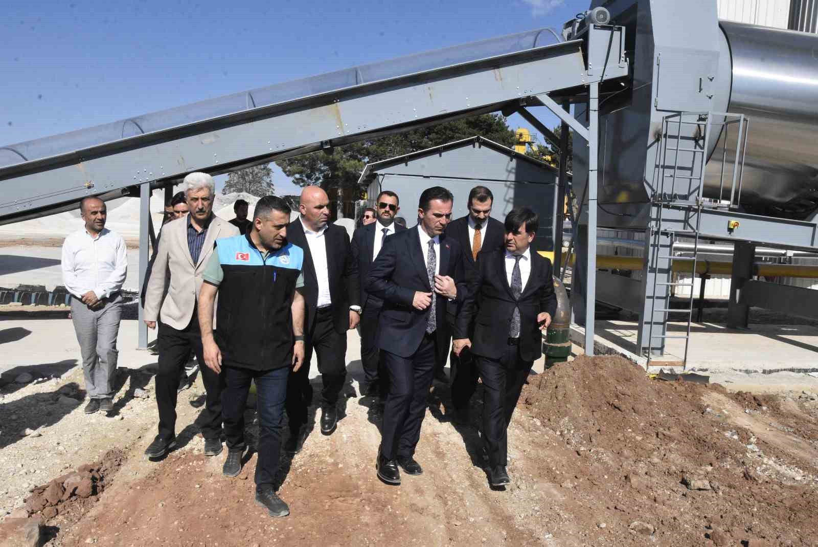 BİTLİS’TE KIRSAL KALKINMAYA ASFALT DESTEĞİ