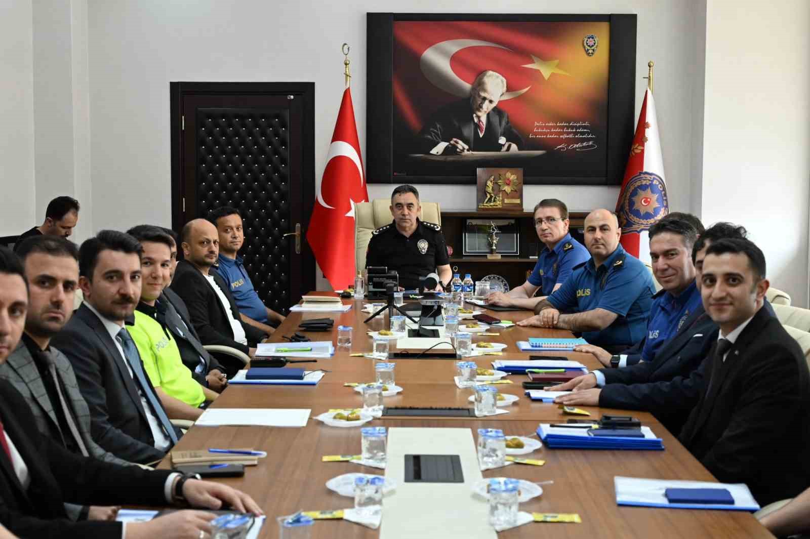 KARS EMNİYET MÜDÜRLÜĞÜ’NDE GÜVENLİK VE KOORDİNASYON TOPLANTISI