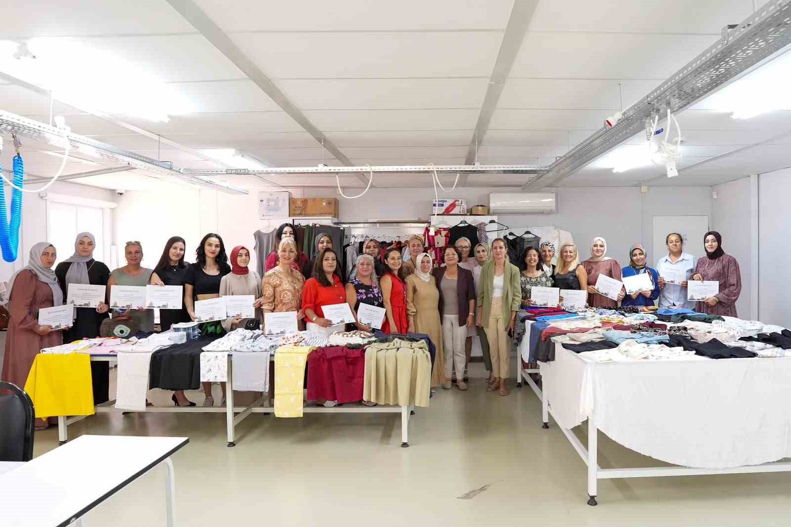 DİDİM BELEDİYESİ MODA TASARIM VE TEMEL DİKİŞ EĞİTİMİ YIL SONU ETKİNLİĞİ GERÇEKLEŞTİRİLDİ