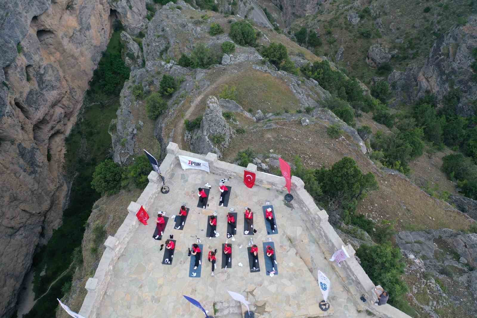 CEHENNEM DERESİ KANYONU’NDA DÜNYA YOGA GÜNÜ ETKİNLİĞİ