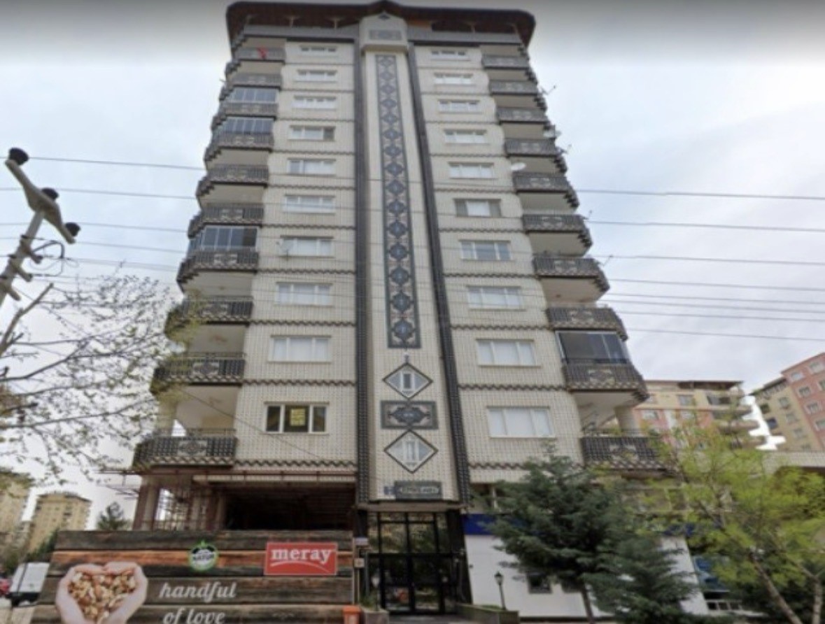 49 KİŞİYE MEZAR OLAN EMRE APARTMANI DAVASINDA BELEDİYE ÇALIŞANLARI HAKİM KARŞISINDA