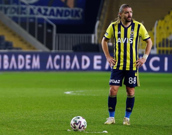 CANER ERKİN, PROFESYONEL FUTBOL KARİYERİNİ NOKTALADI