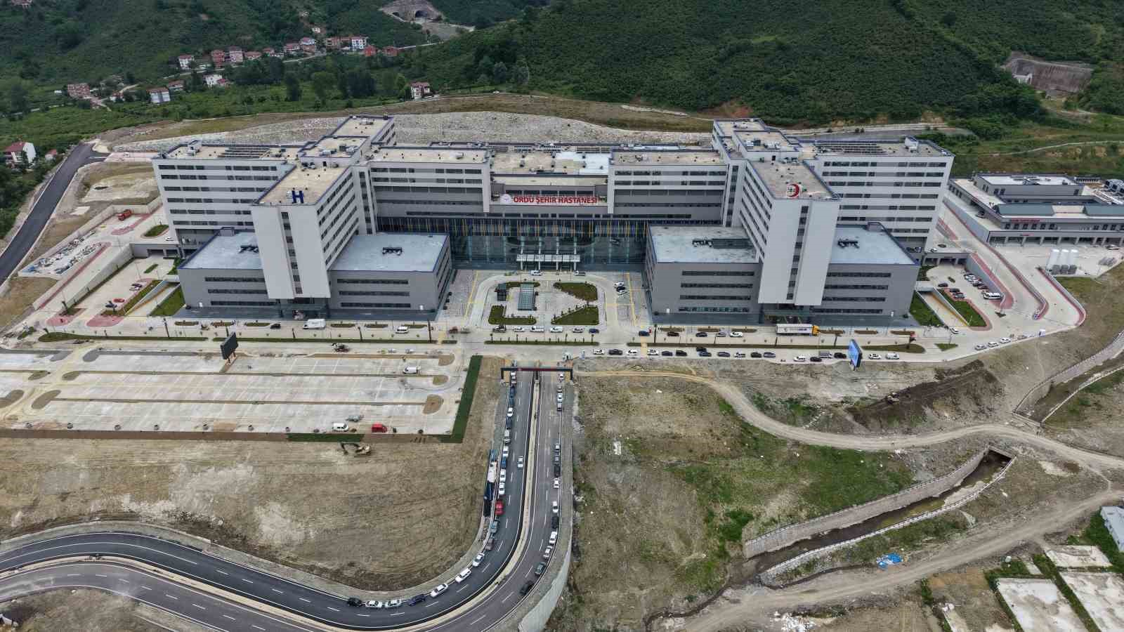 BİN 200 YATAKLI ORDU ŞEHİR HASTANESİ AÇILIŞ İÇİN GÜN SAYIYOR