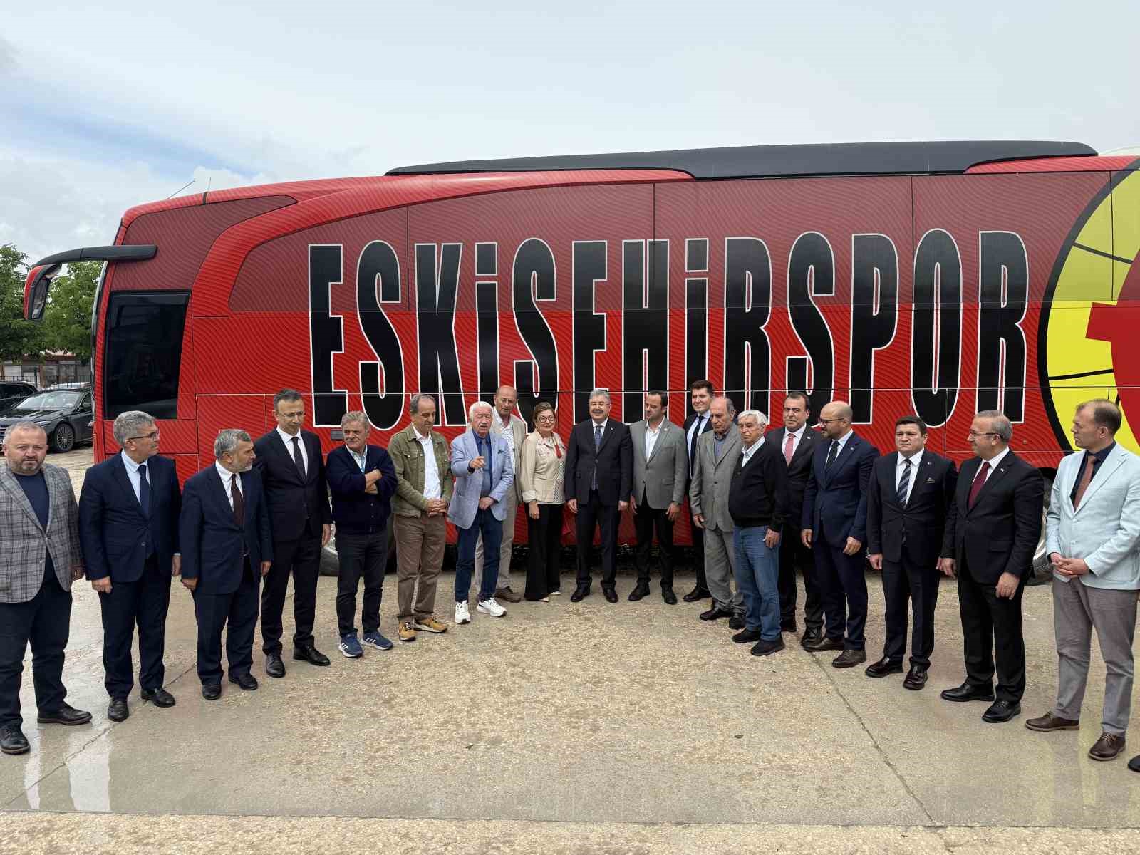 ESKİŞEHİR’DE FETHİ HEPER SPOR ORTAOKULU DÜZENLENEN TÖRENLE HİZMETE AÇILDI