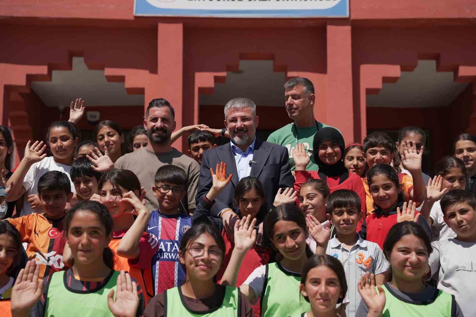 AĞRI’DA 14 KÜTÜPHANE HİZMETE AÇILDI, YENİ OKUL PROJESİNİN TEMELİ ATILDI