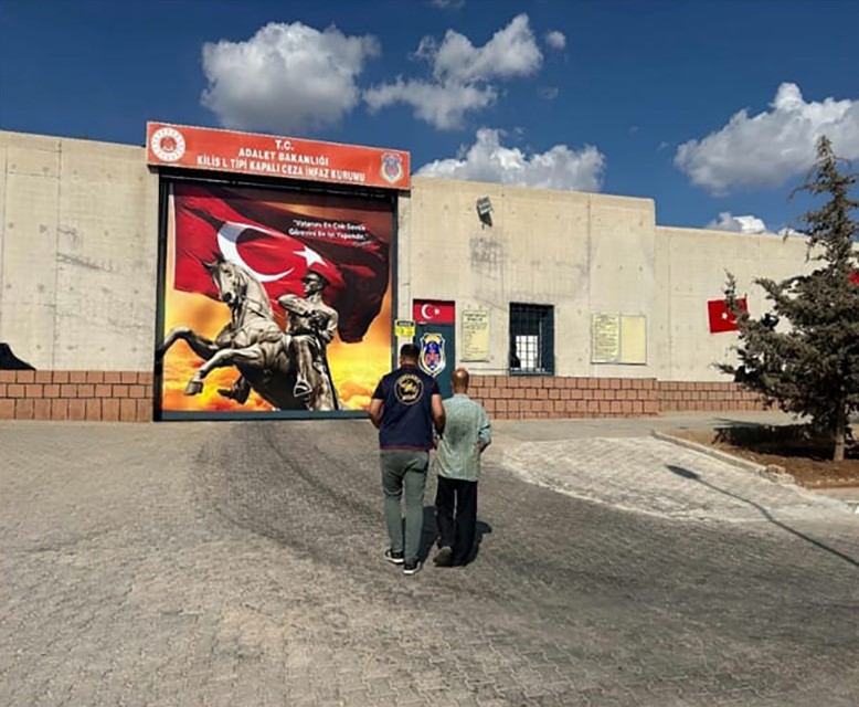 KİLİS’TE ÇEŞİTLİ SUÇLARDAN ARANAN 21 ŞAHIS YAKALANDI