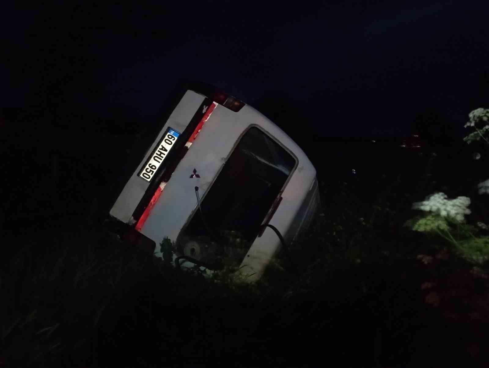 TOKAT’TA MİNİBÜS TAKLA ATTI: 1 YARALI