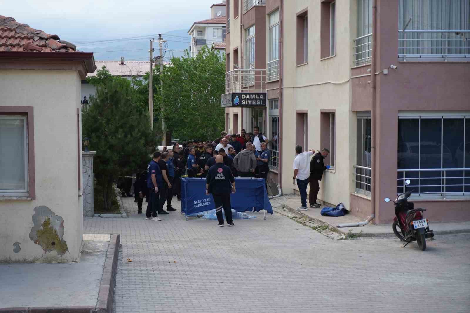 NİĞDE’DE 10. KATTAN DÜŞEN GENÇ HAYATINI KAYBETTİ