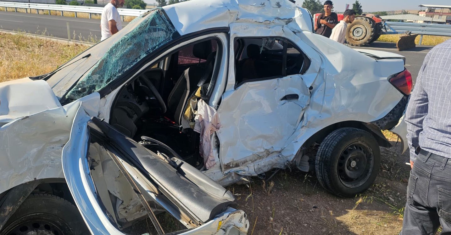 GAZİANTEP’TE YKS YOLUNDA FECİ KAZA: 1’İ AĞIR 2 ÖĞRENCİ YARALANDI