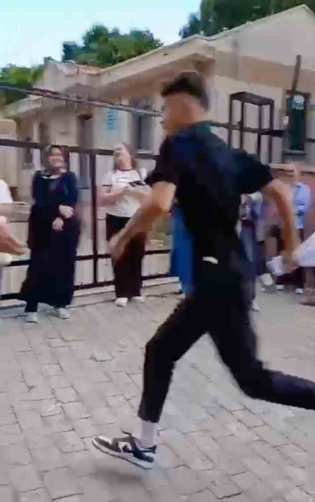 KİMLİĞİNİ SON ANDA BULAN ÖĞRENCİ MARATONCULARI ARATMADI