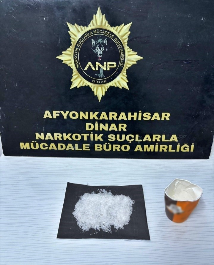 OTOMOBİLDE UYUŞTURUCUYLA YAKALANAN ŞAHIS TUTUKLANDI