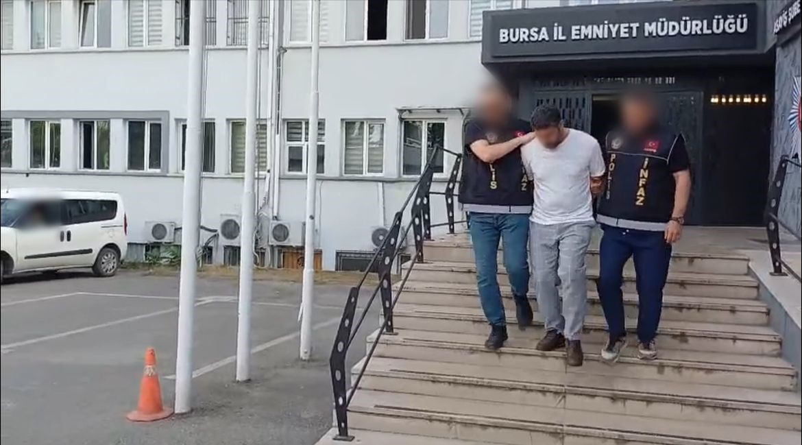 13 YILDIR KIRMIZI BÜLTENLE ARANAN FİRARİ HÜKÜMLÜ BURSA’DA YAKALANDI