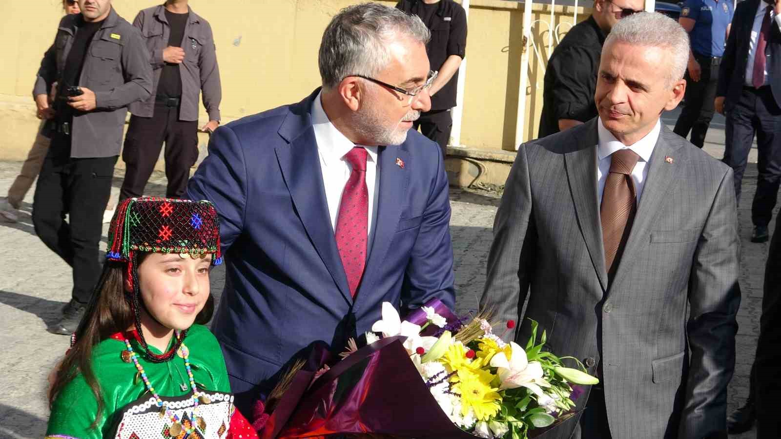ÇALIŞMA BAKANI IŞIKHAN ARDAHAN’DA