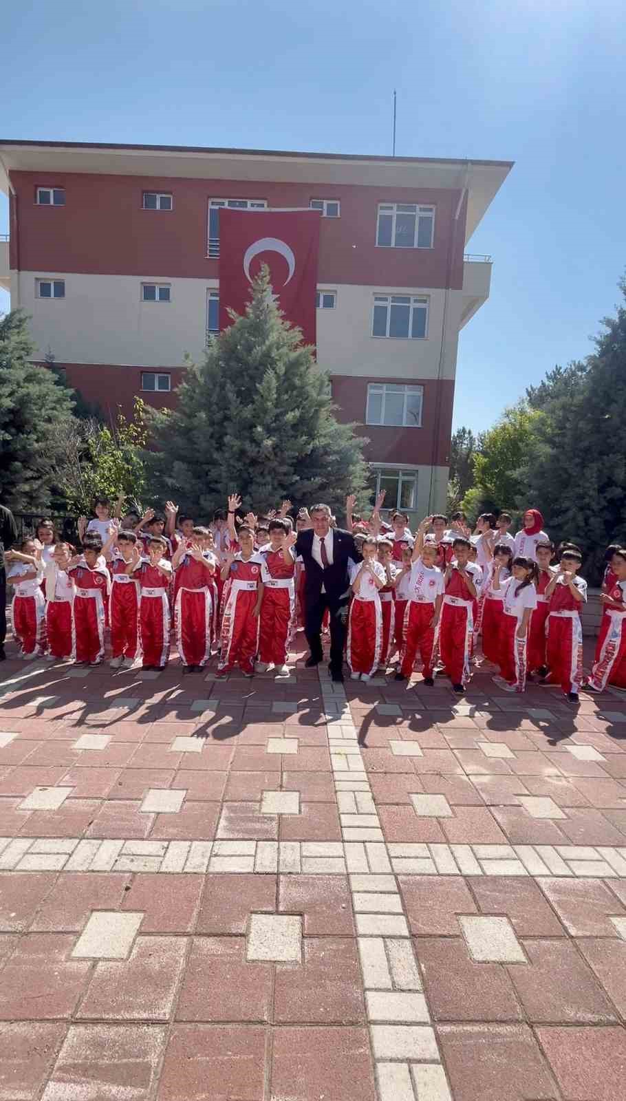 BEYLİKOVA’DA SPORUN GÜCÜ HER GEÇEN GÜN BÜYÜYOR