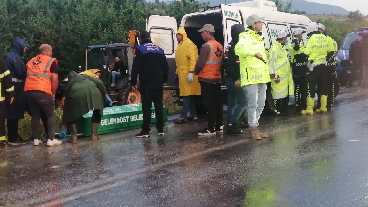 ISPARTA VALİLİĞİNDEN KAZA AÇIKLAMASI: 4 ÖLÜ, 26 YARALI