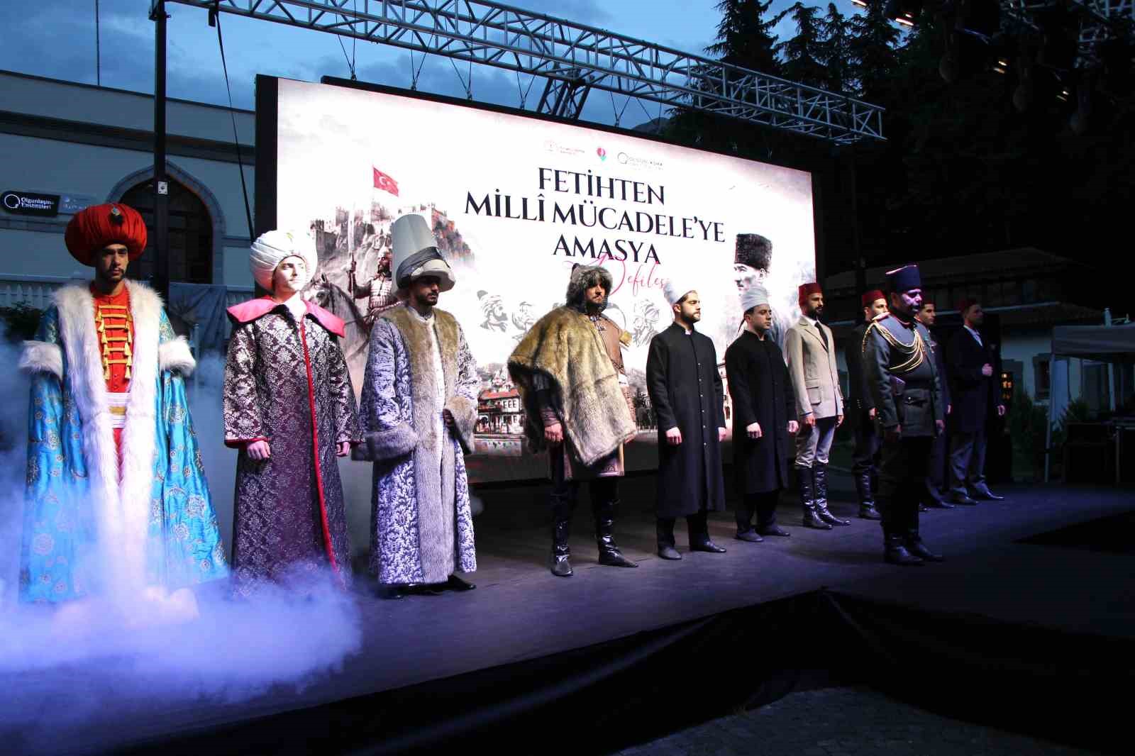 BİN YILLIK KIYAFETLER DEFİLEDE: "FETİHTEN MİLLİ MÜCADELEYE AMASYA"