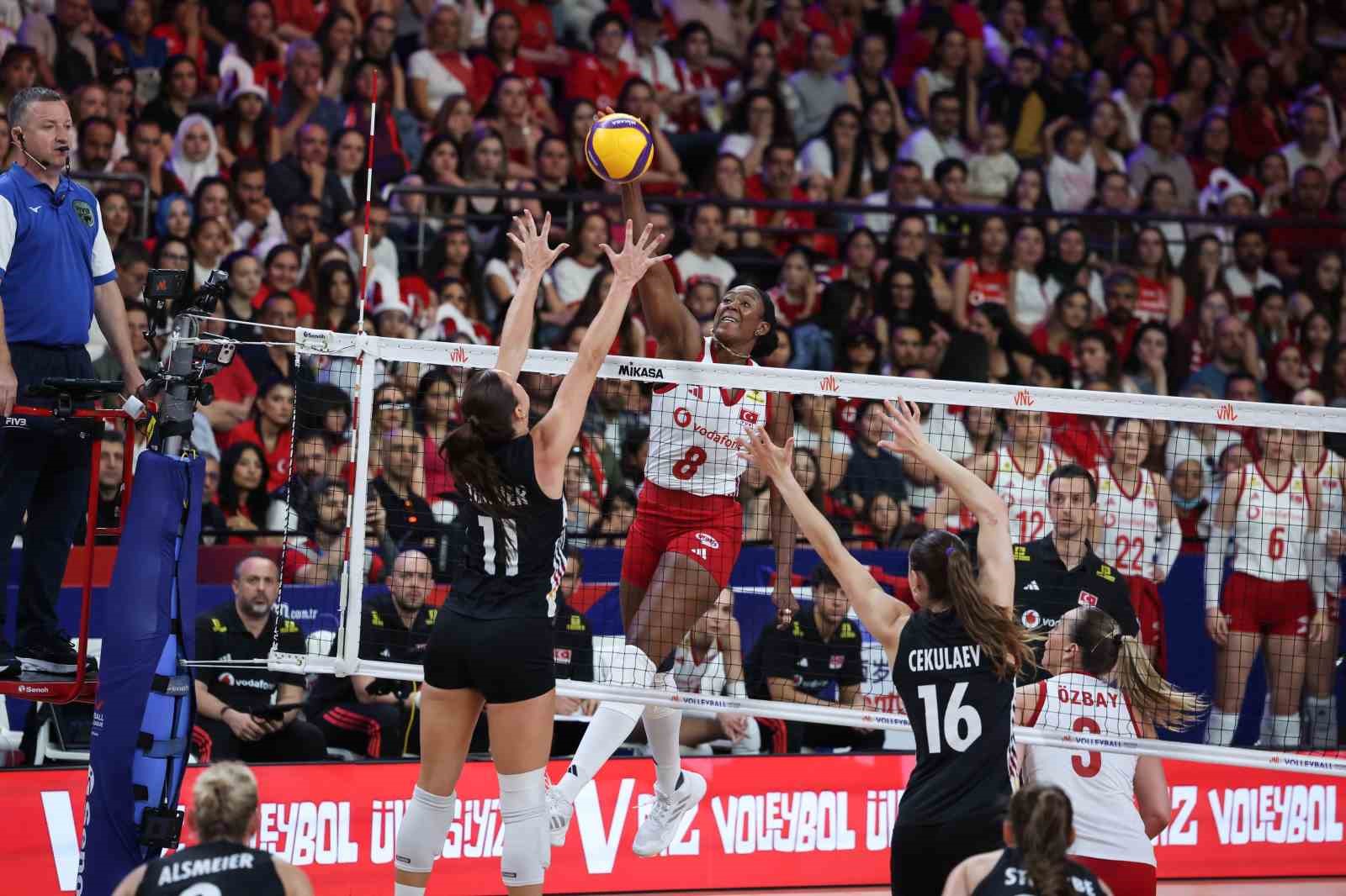 A MİLLİ KADIN VOLEYBOL TAKIMI, ALMANYA’YI 3-2 MAĞLUP ETTİ