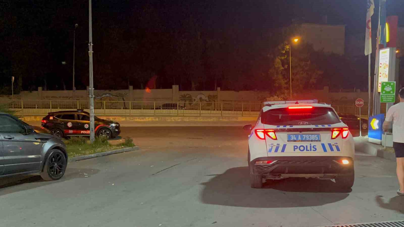 EYÜPSULTAN’DA MOTOSİKLETLİLERE SİLAHLI SALDIRI: 3 YARALI
