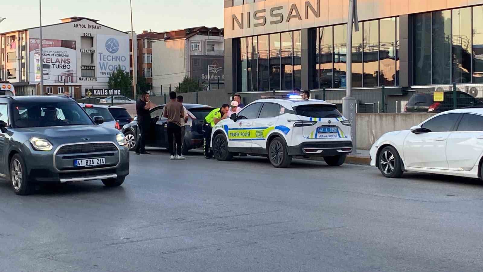PEŞ PEŞE KAZAYA KARIŞIP MAĞDURLARI DARBETTİ