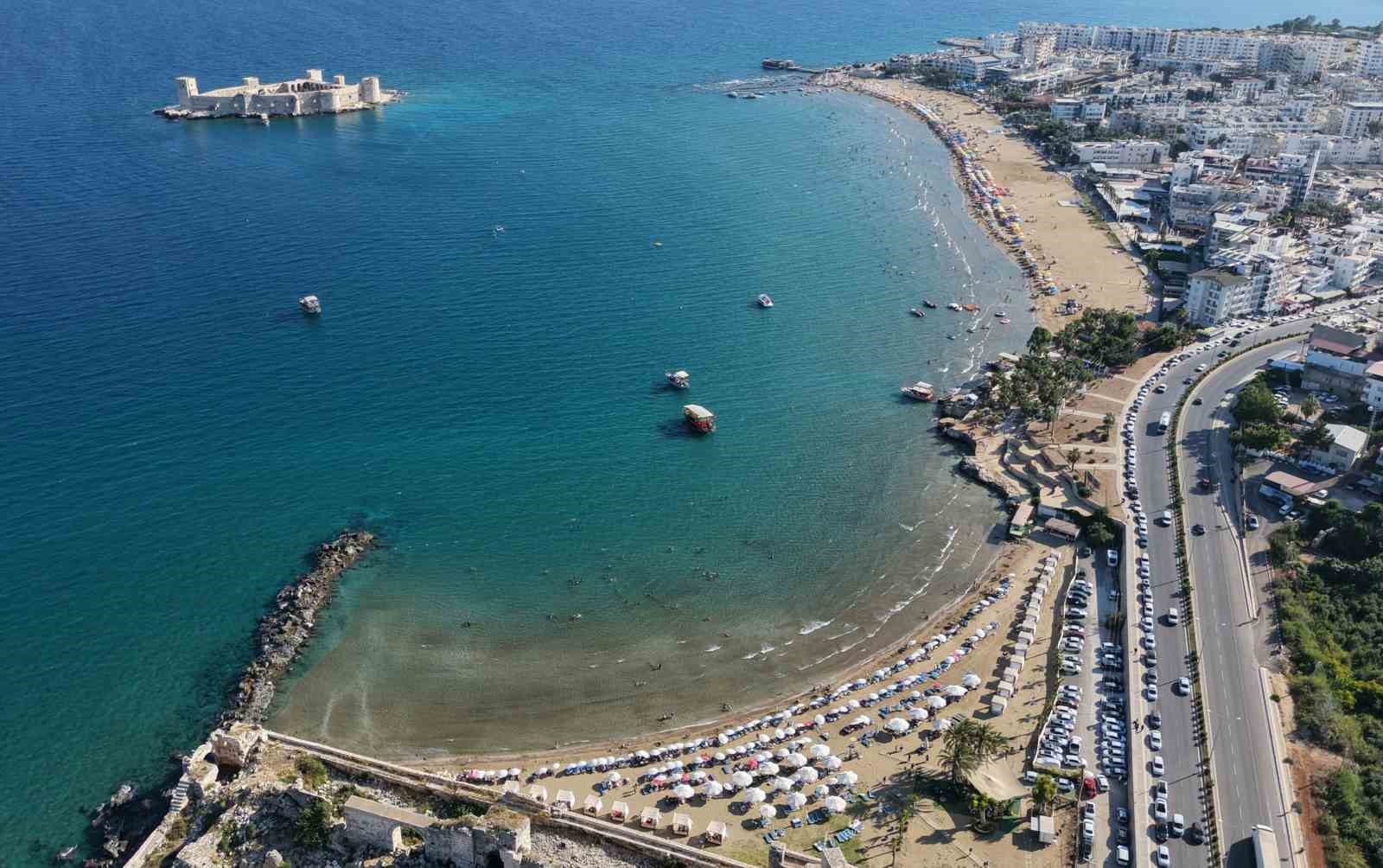 SICAKLAR GELDİ, OKULLAR TATİL OLMADAN SAHİLLERDE YOĞUNLUK BAŞLADI