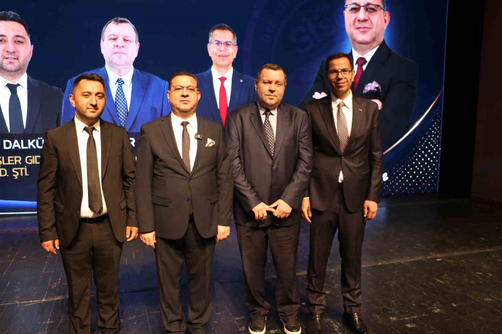 İŞ ADAMI EKEN, ADAYLARINI TANITTI