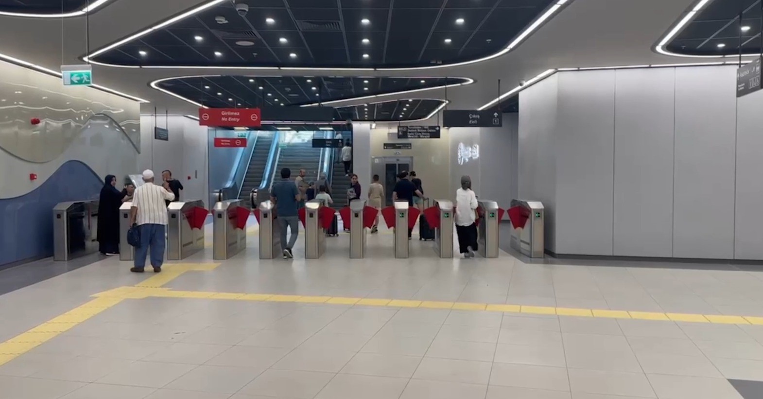 TÜRKİYE’NİN EN YENİ METRO HATTI İLK GÜNÜNDE 10 BİN 21 YOLCU TAŞIDI