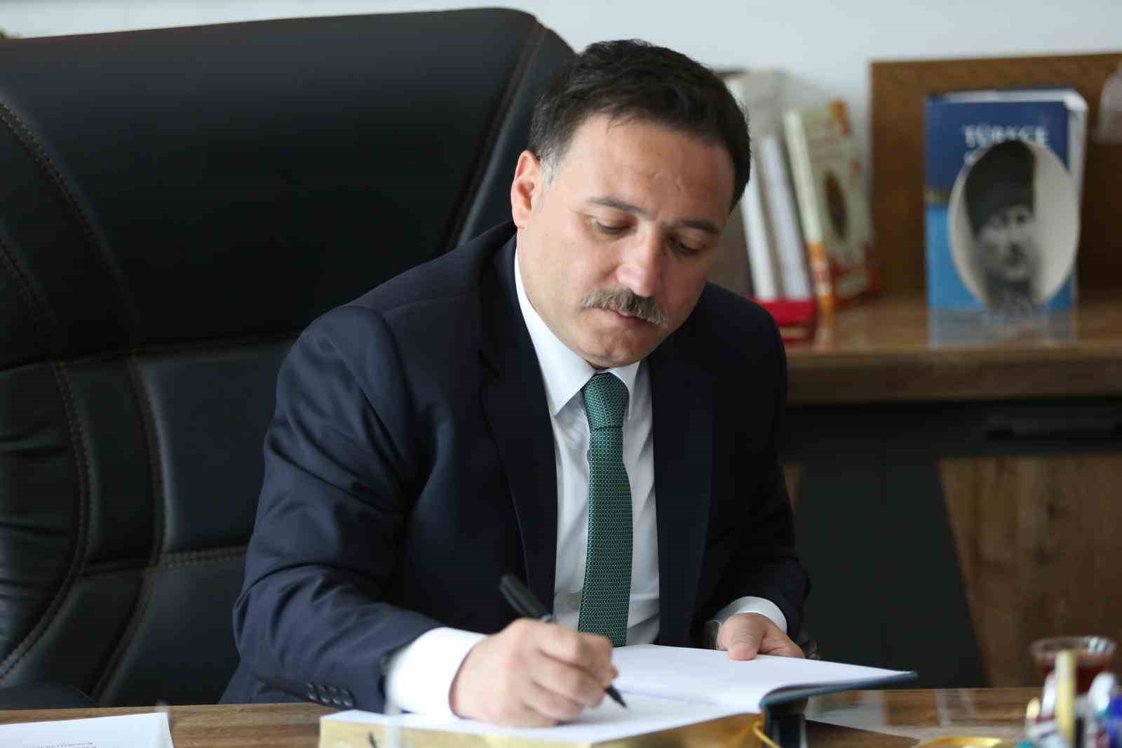 VALİ ÇİÇEK’TEN BABALAR GÜNÜ MESAJI