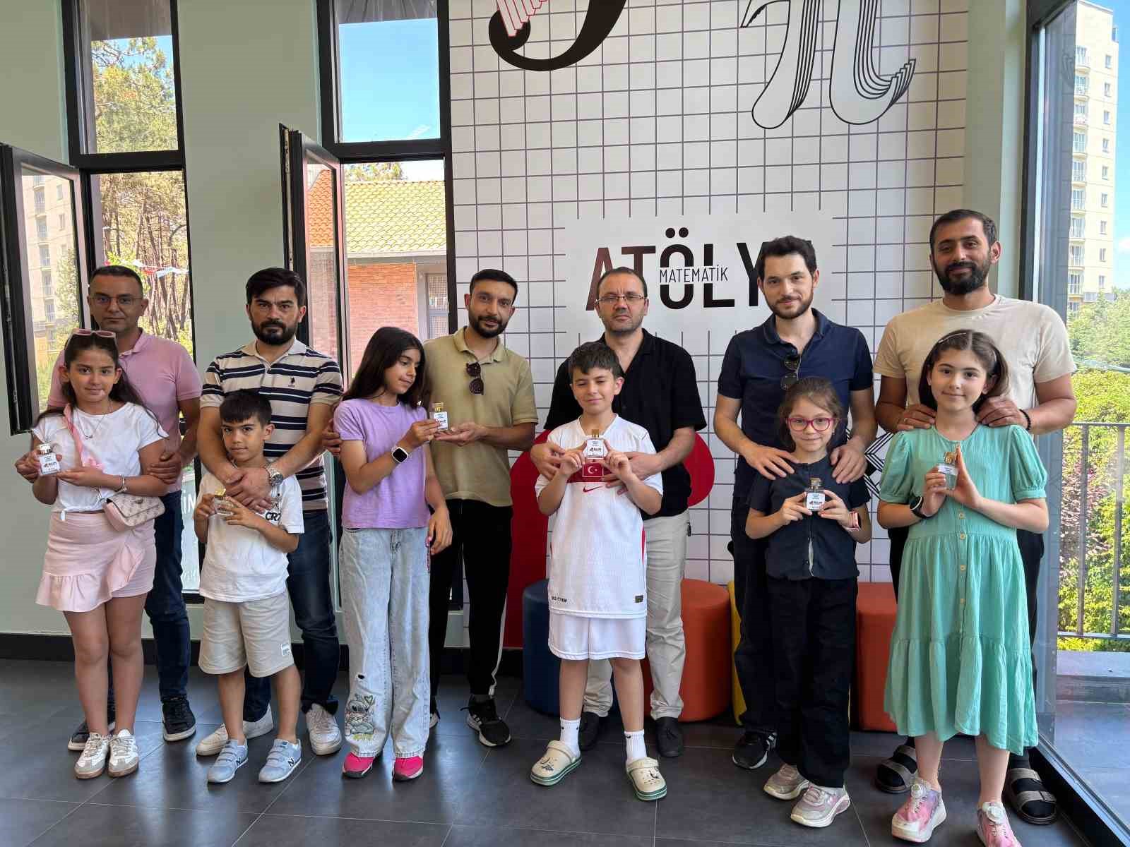 BİLİM ÜMRANİYE’DE BABALAR VE ÇOCUKLAR KENDİ PARFÜMLERİNİ TASARLADI