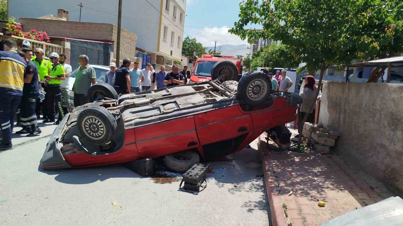NİĞDE’DE OTOMOBİL TERS DÖNDÜ: 1 YARALI