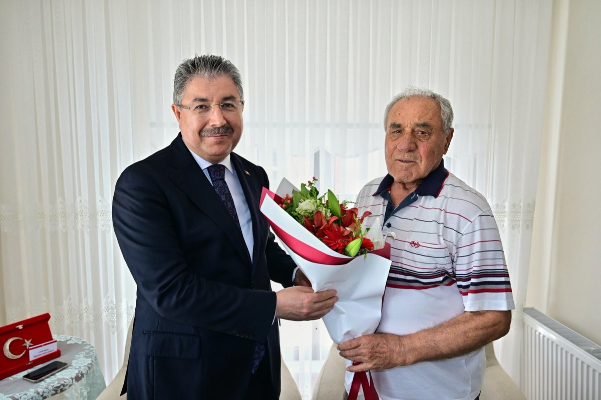 VALİ YILMAZ, BABALAR GÜNÜ’NDE ŞEHİT AİLESİNİ ZİYARET ETTİ