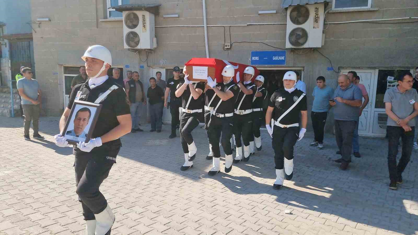 GÖREV BAŞINDA HAYATINI KAYBEDEN POLİS MEMURU SON YOLCULUĞUNA UĞURLANDI