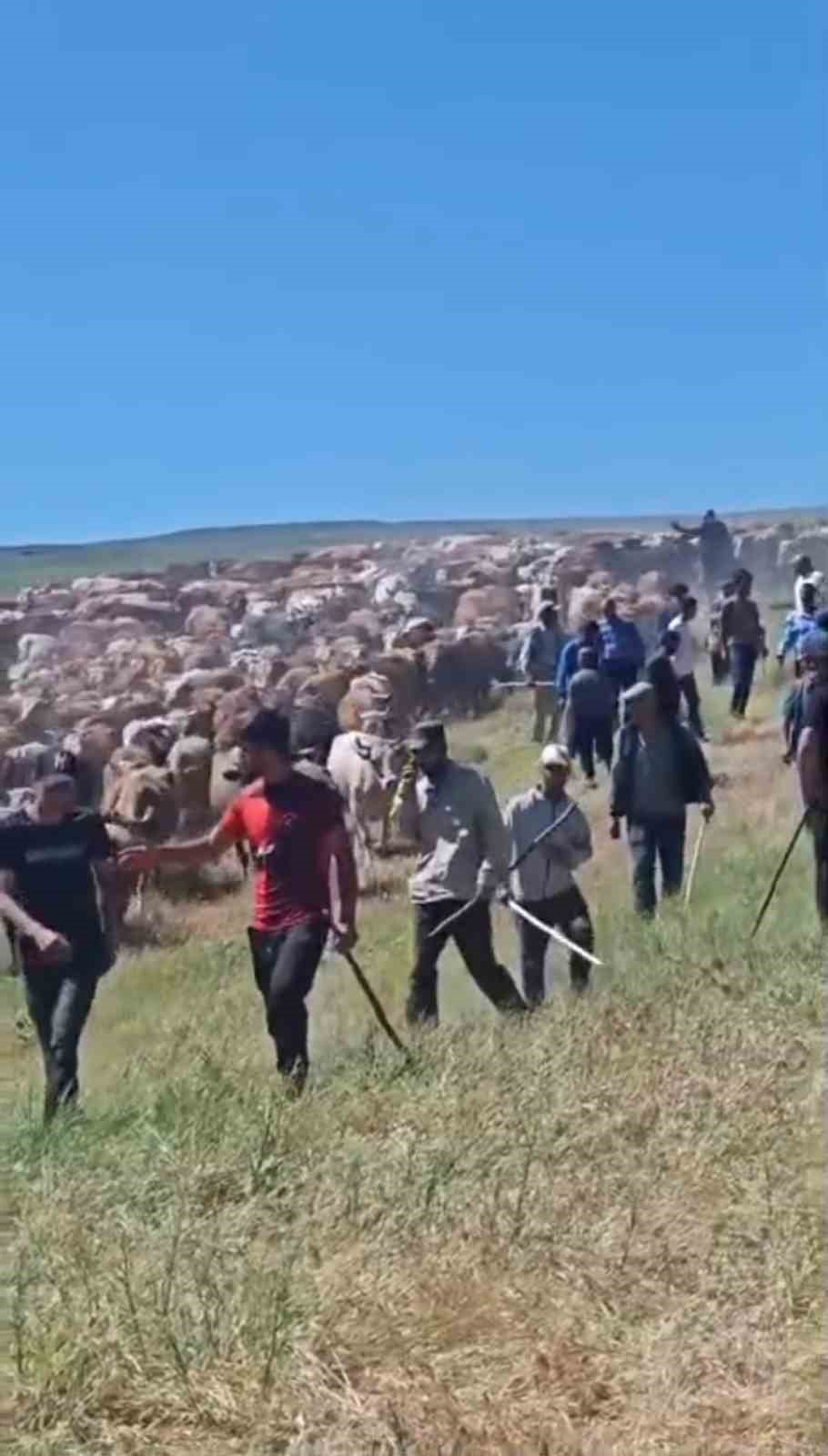 MUŞ’TA İKİ KÖY ARASINDA ’ARAZİ’ KAVGASI: 2 YARALI