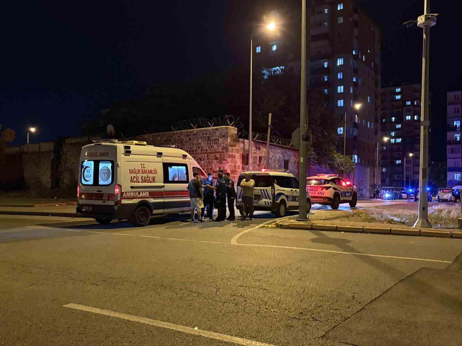‘TORPİL PATLATMA’ KAVGASINDA SOPA VE SATIR KULLANILDI: 3 YARALI