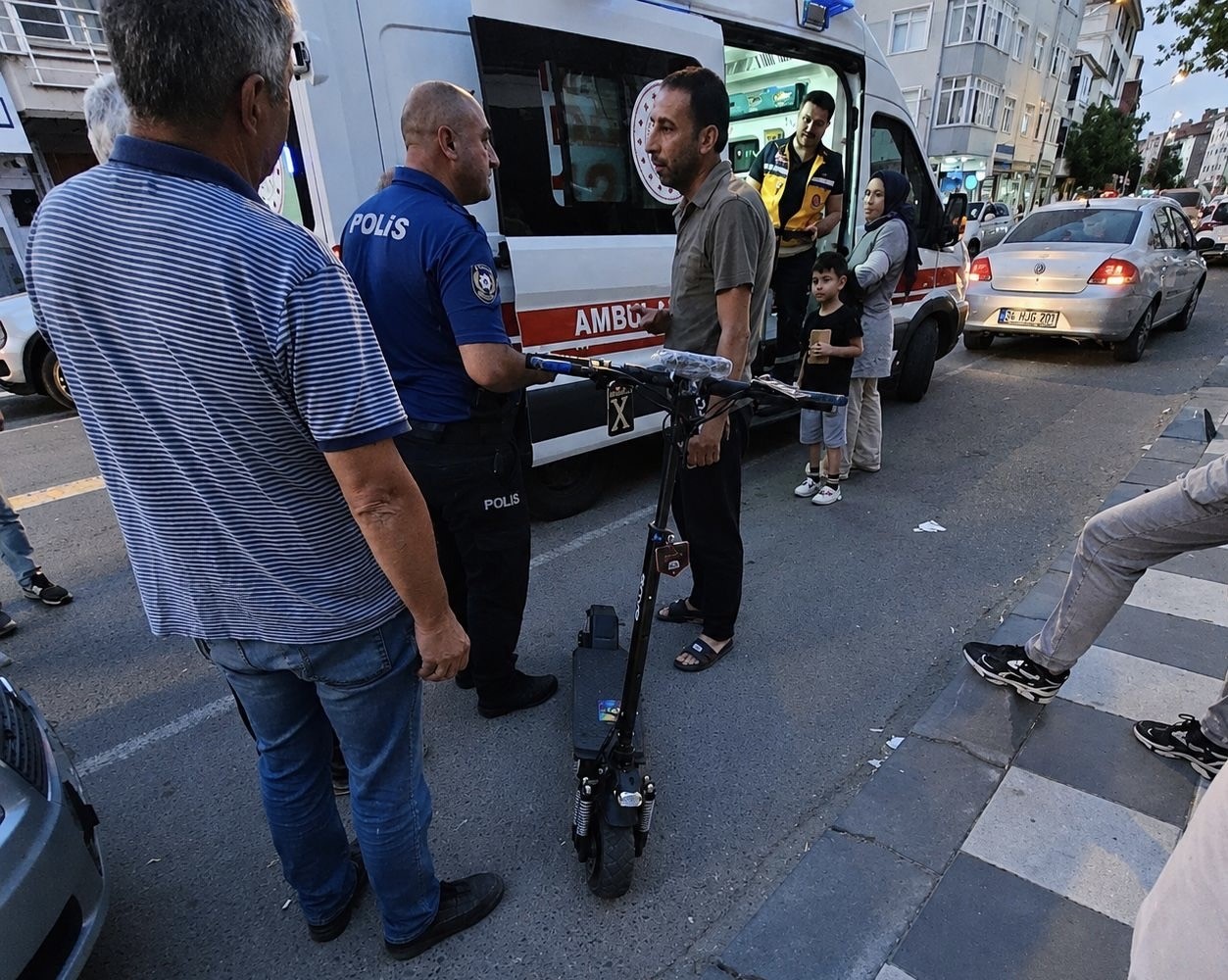 YOLA DÖKÜLEN YAĞ KAZAYA SEBEP OLDU: 1 YARALI