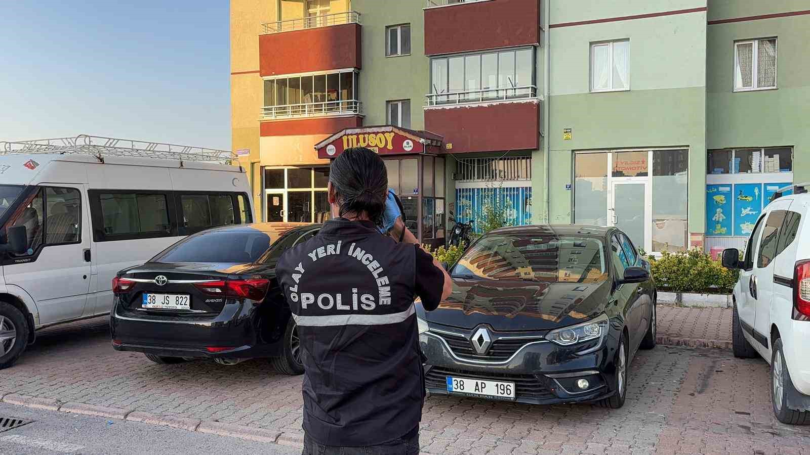 KAYSERİ’DE BİR KİŞİ BABASI TARAFINDAN EVDE ÖLÜ BULUNDU