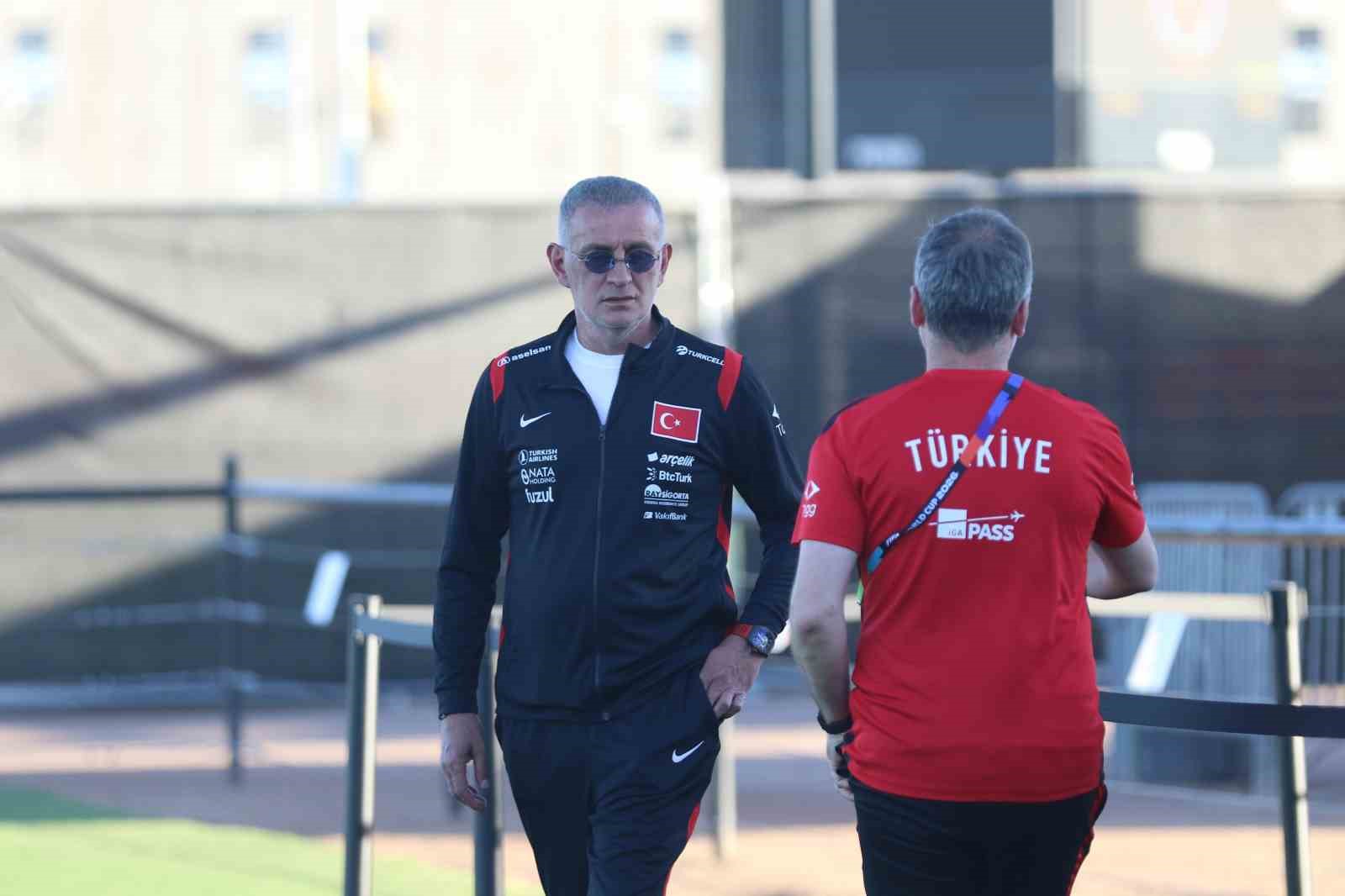 İBRAHİM HACIOSMANOĞLU: "BİZ YOLDA YÜRÜDÜKLERİMİZİ YOLDA BULDUKLARIMIZLA ASLA DEĞİŞMEYİZ"