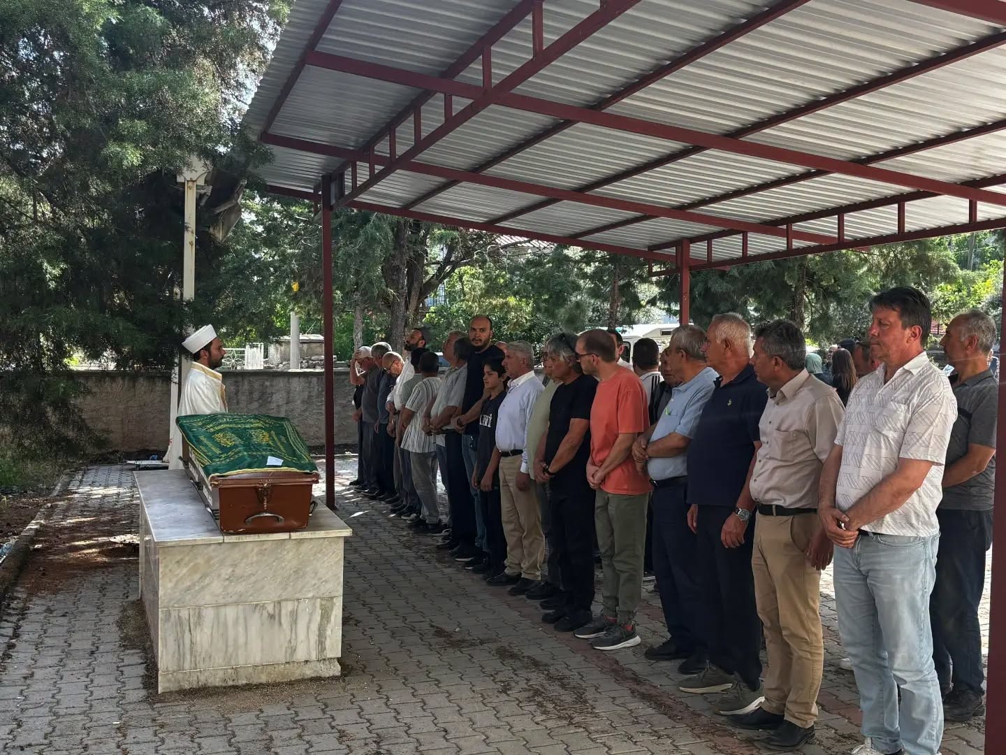 GAZETECİ SÖZERİ’NİN ANNESİ SON YOLCUĞUNA UĞURLANDI