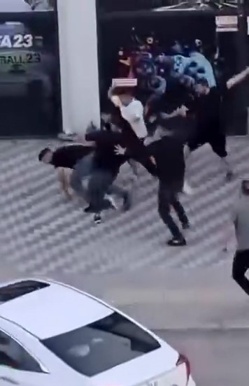 KEMER VE ISTAKALARLA BİRBİRLERİNE SALDIRDILAR
