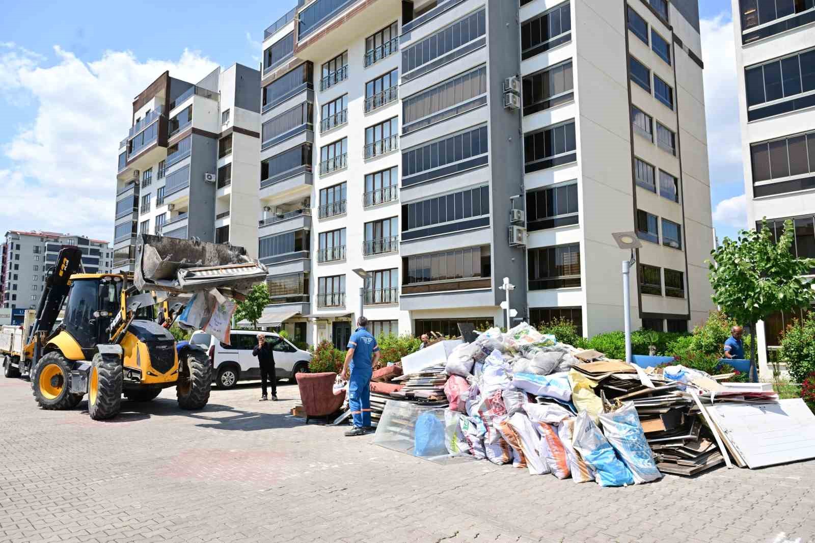 YANGININ YARALARINI YILDIRIM BELEDİYESİ SARIYOR