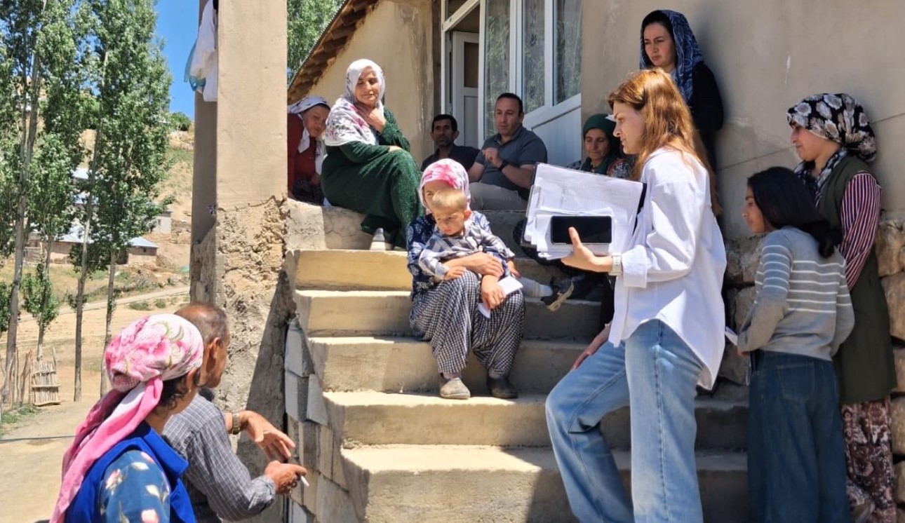 YÜKSEKOVA’DA ÇİFTÇİLERE YÖNELİK SAĞLIK TARAMASI VE BRUSELLA EĞİTİMİ VERİLDİ