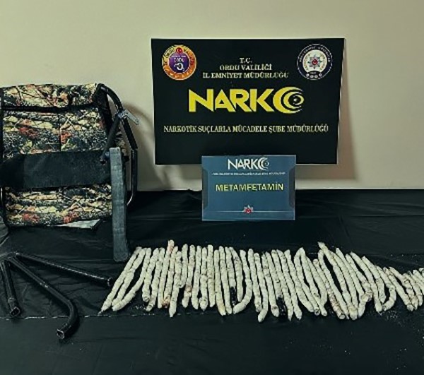 ORDU’DA KAMP SANDALYELERİNDEN ÇOK SAYIDA UYUŞTURUCU ÇIKTI: 3 TUTUKLAMA