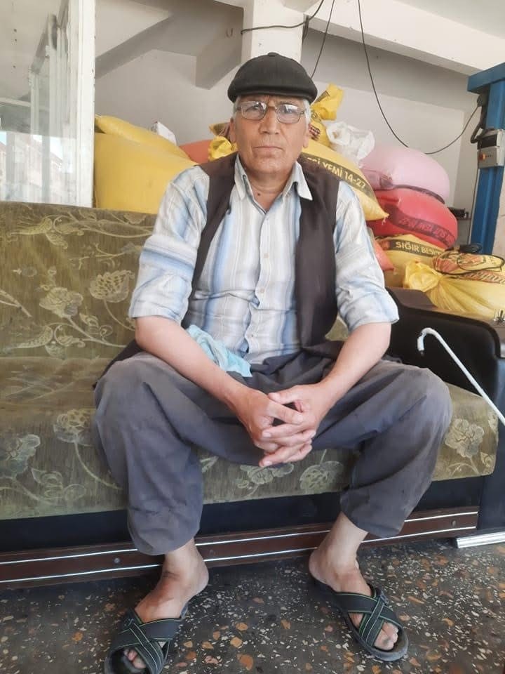 YALNIZ YAŞAYAN ADAM EVİNİN ÖNÜNDE ÖLÜ BULUNDU