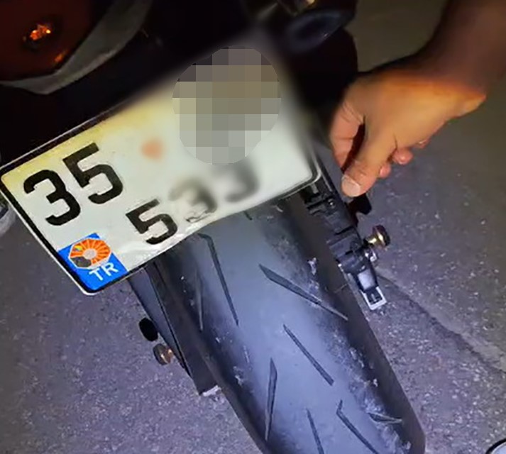MANİSA’DA KATLANIR PLAKALI MOTOSİKLETE 156 BİN TL CEZA
