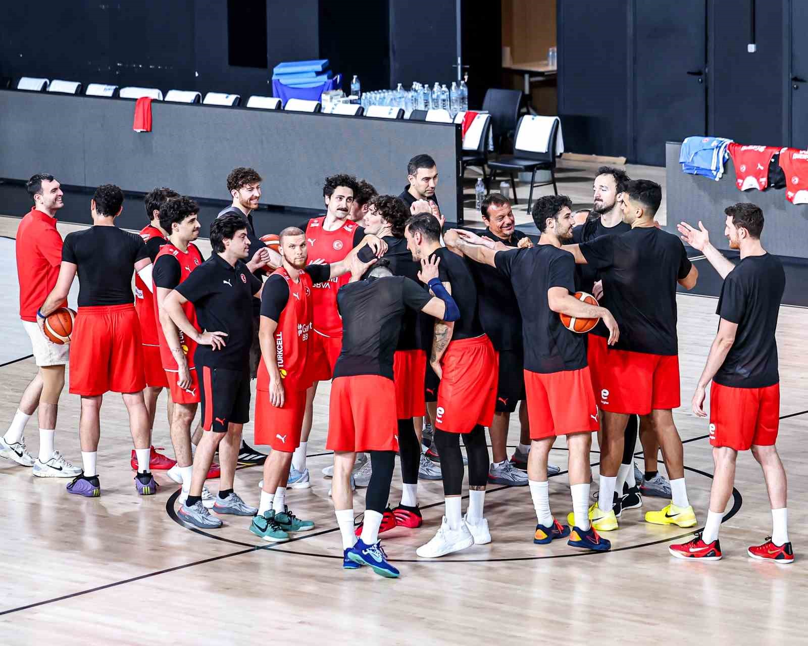 A MİLLİ ERKEK BASKETBOL TAKIMI, BOSNA HERSEK MAÇI HAZIRLIKLARINA BAŞLADI