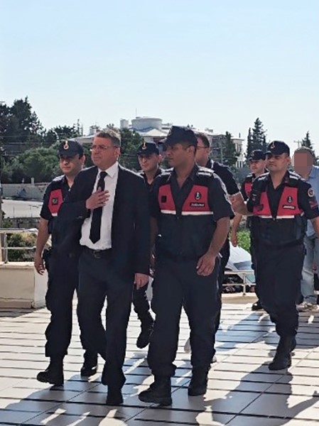 SİLİFKE BELEDİYESİ’NE YÖNELİK ’RÜŞVET’ SORUŞTURMASINDA BELEDİYE BAŞKANI İLE BİRLİKTE 8 KİŞİ TUTUKLANDI