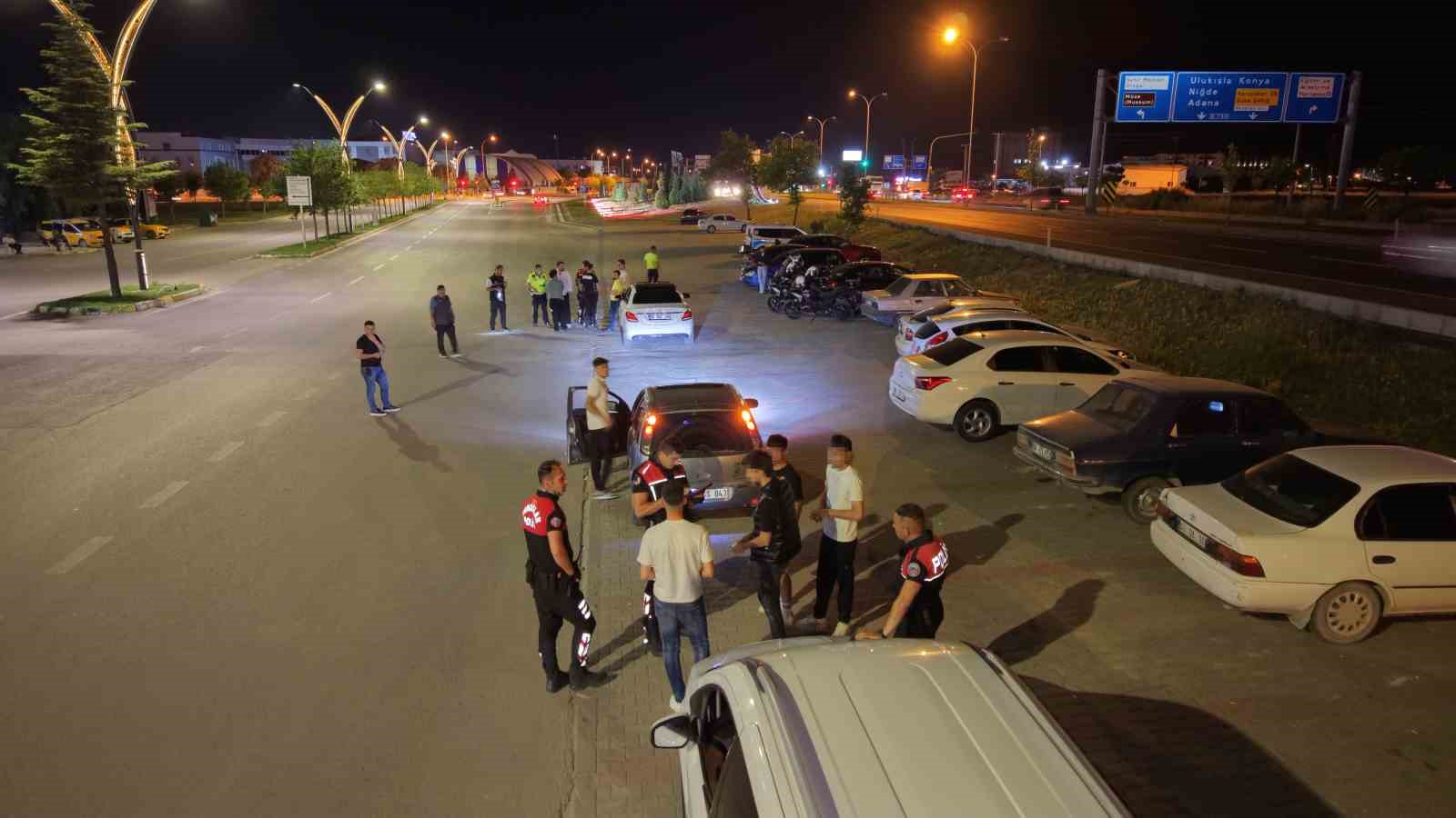 AKSARAY SOKAKLARINDA ŞOK UYULAMA