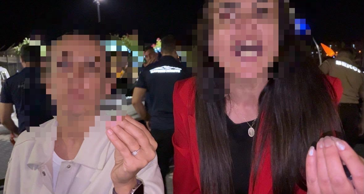 BEBEĞİNİ ARABADA UNUTTU, HINCINI GAZETECİLERDEN ÇIKARDI